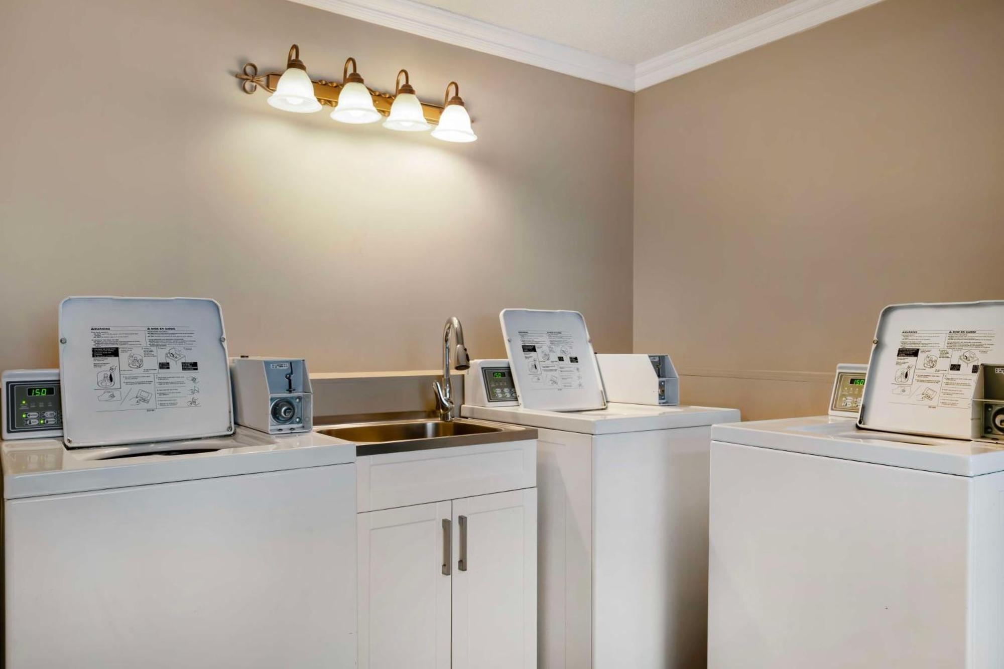 Western Hotel Burnaby